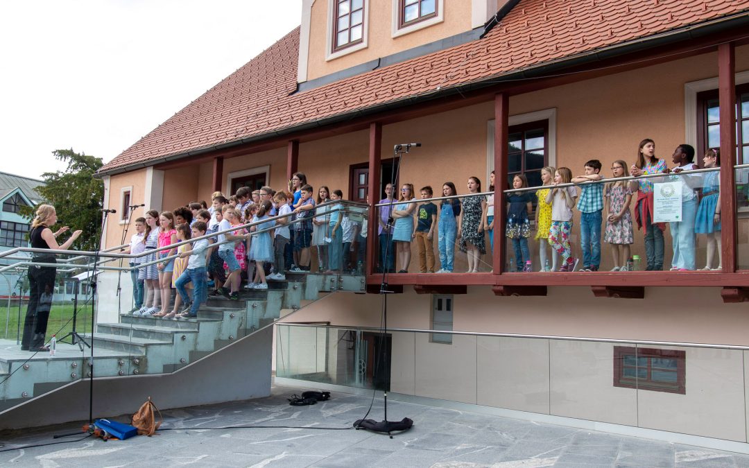 NA ZBOROVSKEM BUMU SO USPEŠNO NASTOPILI PEVCI OŠ IVANA KAVČIČA IN PODRUŽNIČNE ŠOLE MLINŠE